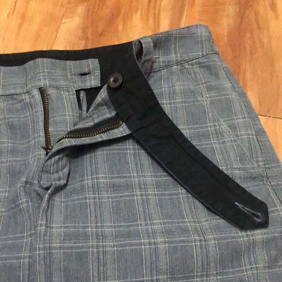 The North Face Women’s Plaid Shorts Size 4 - Picture 6 of 10